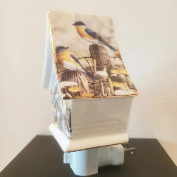 Royal Elfreda Fine Porcelain Mini Birdhouse Night Light . - Picture 4 of 7